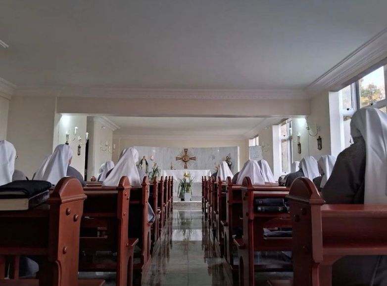 Grupo de irm&atilde;s participam de retiro no per&iacute;odo de 16 a 22 de julho