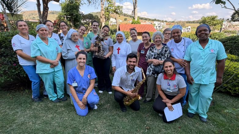 Filhas de S&atilde;o Camilo da comunidade de Cruz&iacute;lia- MG realizam momento de f&eacute; e devo&ccedil;&atilde;o a S&atilde;o Miguel Arcanjo