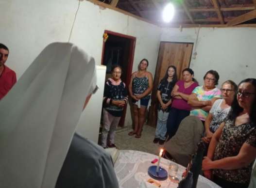 Irmãs realizam missão na comunidade de Santa Rita dos Campos - MG na Semana Santa
