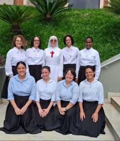 Aspirantes ingressam no postulantado das Filhas de São Camilo em data marcada por significado especial