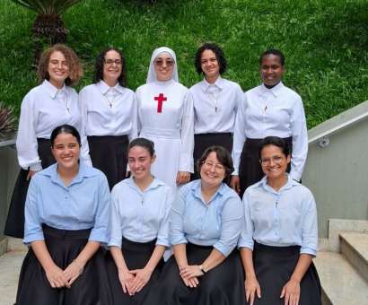 Aspirantes ingressam no postulantado das Filhas de São Camilo em data marcada por significado especial