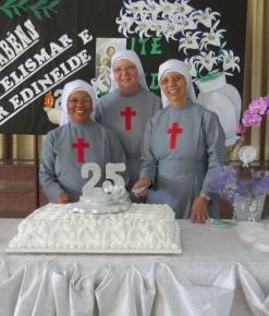 Irmãs Edineide Aguiar e Elismar Pereira celebral 25 anos de vida religiosa